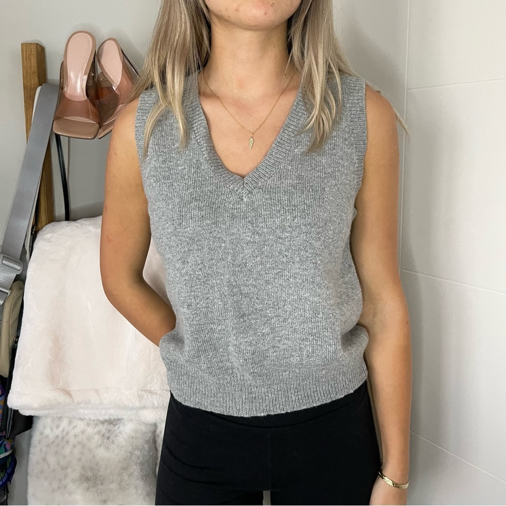 Brandy Melville Mia Sweater Vest